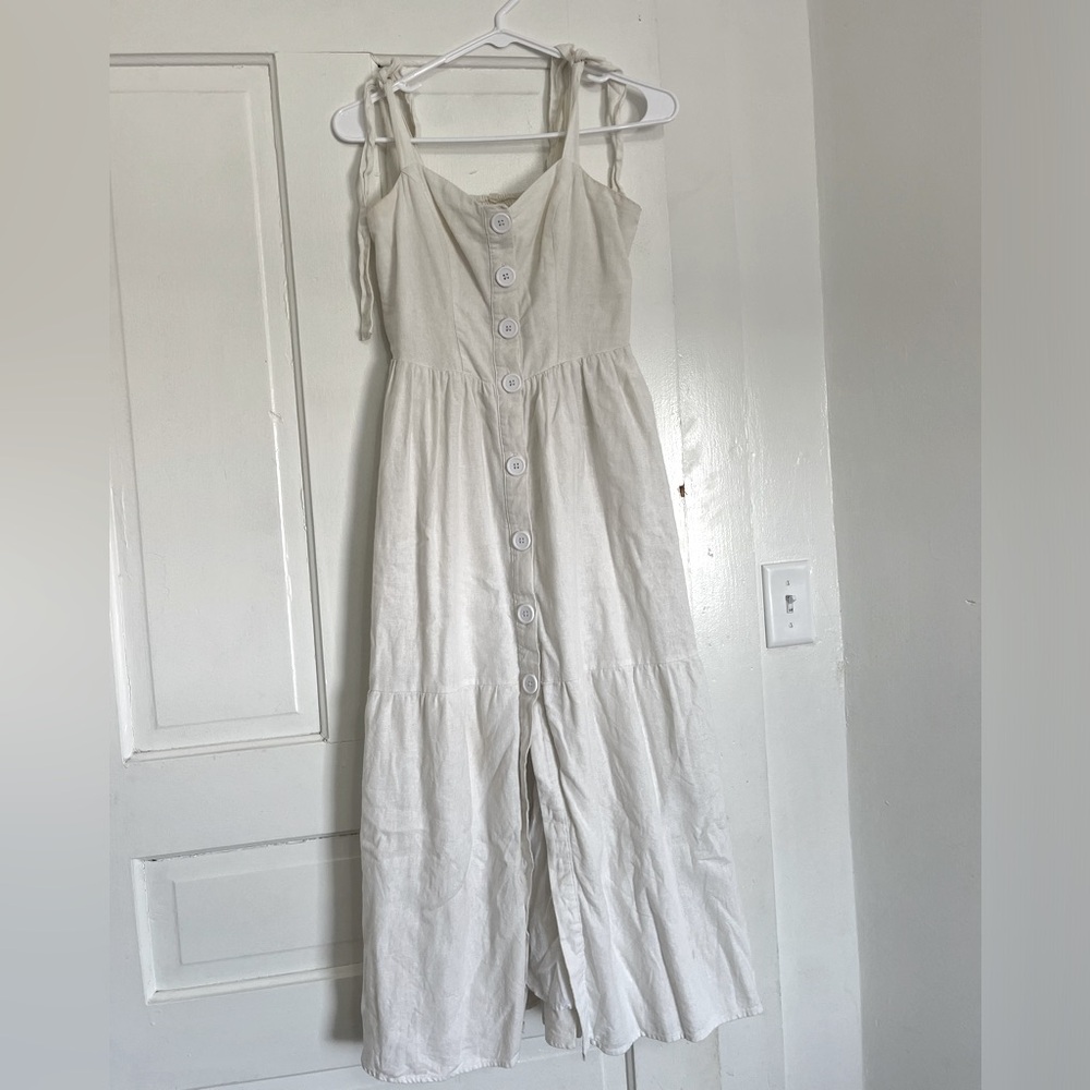 UO Linen blend midi summer dress. Adjustable straps. In great condition.